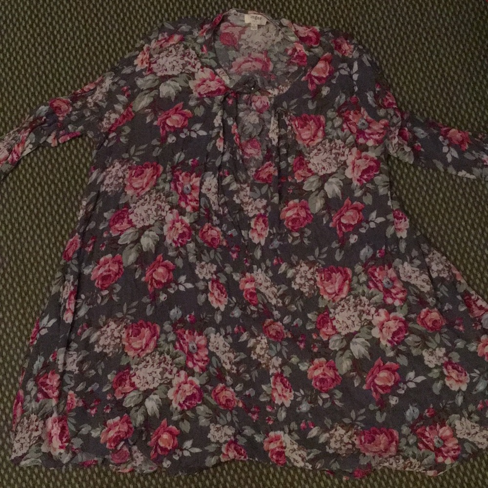 Umgee gray and pink floral tunic